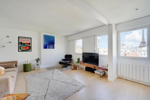 Eiffel Tower View - Charming Artist Apartment - GetHosted, Paris (photo 7)