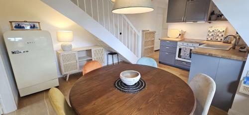 Amrum Lounge - Stilvolle Ferienwohnung mit Gartenidylle in Nebel, Deutschland