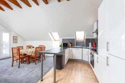 廚房, The Portland Penthouse - Donnini Apartments in 特倫