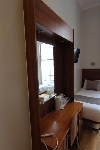 Wedgewood Hotel - image 10