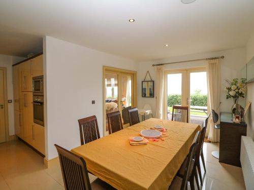 Exterior view, 25 Ring of Kerry Golf Club Cottages in Ring of Kerry