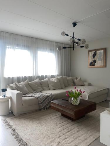 Familjevänligt radhus (Familjevanligt radhus) in 시르세베리