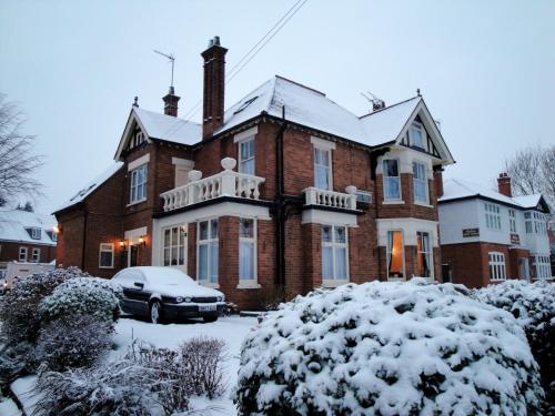 Fairlawns Guest House - image 7
