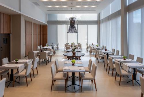 Restaurant, Rio Hotel By Bourbon Luque Asuncion in Luque