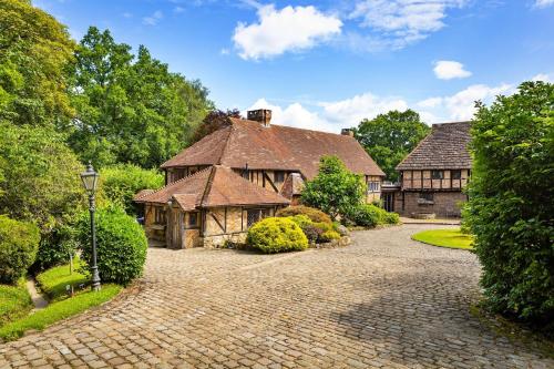 . Finest Retreats - Sandhill Cottage with hot tub
