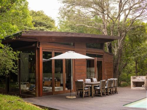 Exterior view of Lazuli Bush Lodge, Hluhluwe