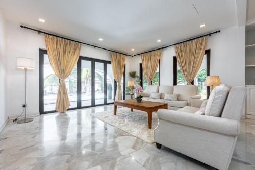 Luxury Bangalow TTDI 6-22pax Swimming Pool PJ - image 11