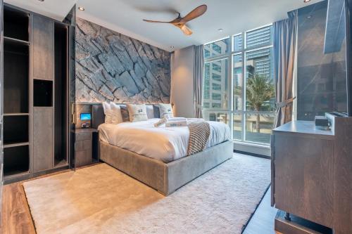 Unique spacious 1 BR Porsche Design Marina View, Dubaï
