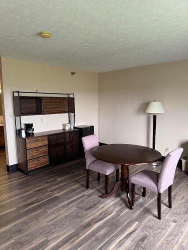 The Woodridge Inn - image 13