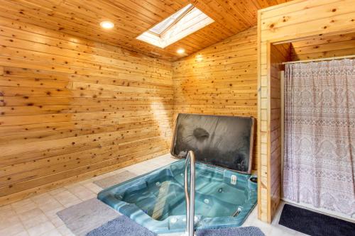 Hot Tub and 2 Recreation Rooms Spacious Onamia Home in Onamia (MN)