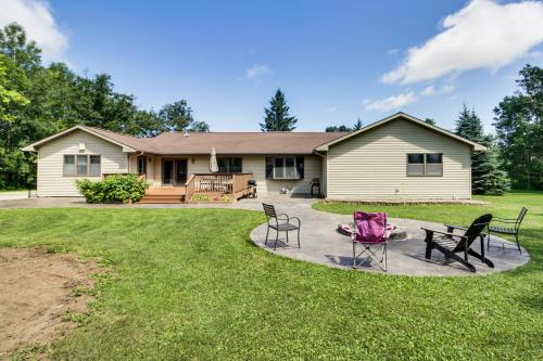 Hot Tub and 2 Recreation Rooms Spacious Onamia Home in Onamia (MN)