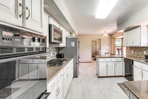 Hot Tub and 2 Recreation Rooms Spacious Onamia Home in Onamia (MN)