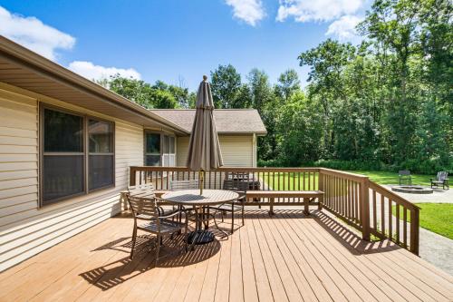 Hot Tub and 2 Recreation Rooms Spacious Onamia Home in Onamia (MN)