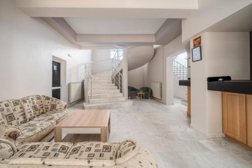 Előcsarnok, Хотел Орфей (Хотел Орфеи) in Kardzhali