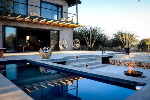 . Amara Manor