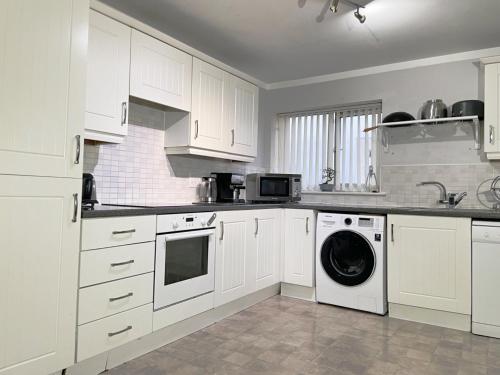 Spacious, smart apartment near City Centre and Coop Arena Free parking, Manchester (Foto 4)