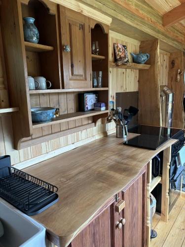 Konyha, Shepherd's Bothy, Bothan a Bhuachaille, Black Isle in Munlochy