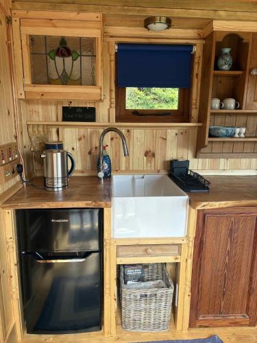 Konyha, Shepherd's Bothy, Bothan a Bhuachaille, Black Isle in Munlochy