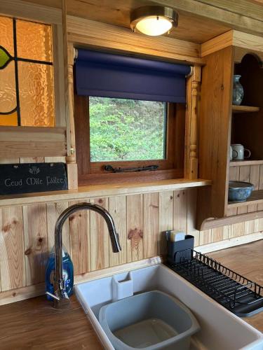 Konyha, Shepherd's Bothy, Bothan a Bhuachaille, Black Isle in Munlochy