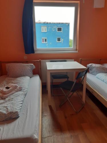 room detail thumbnail 1