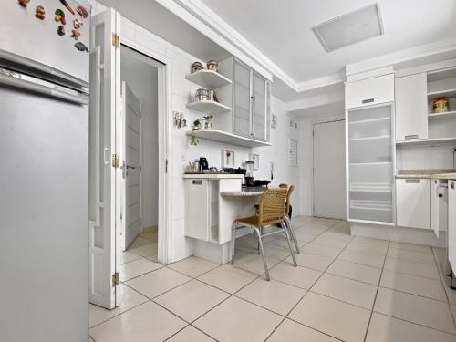 Kitchen, Beira mar - 3 Suites - 1 quarto - AC - Servico de Praia near Nossa Senhora de Fatima e Santo Amaro Parish
