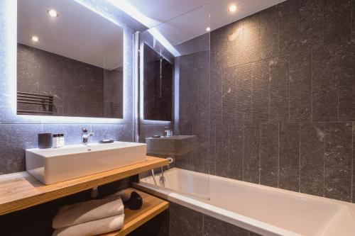 2 bedrooms, 3 beds