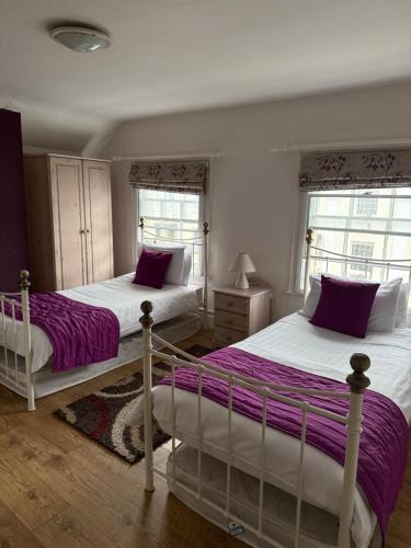 2 twin beds