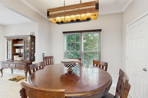 The Buzzing Blue Nest in Vine City