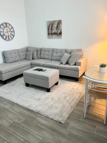 Mother in law suite private entrance washer and dryer in unit in โฮเวย์ อิน เดอะ ฮิลส์ (FL)