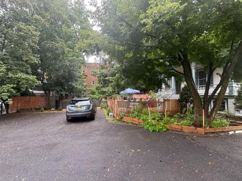 Private Victorian Apartment in convenient City location on 5 acre, Sleeps 5 in Poughkeepsie, USA