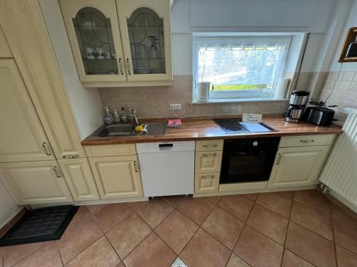 廚房, Hummelglück - Ferienwohnung mit Terrasse in 30 Min in HH City (Hummelgluck - Ferienwohnung mit Terrasse in 30 Min in HH City) in 本德斯托夫