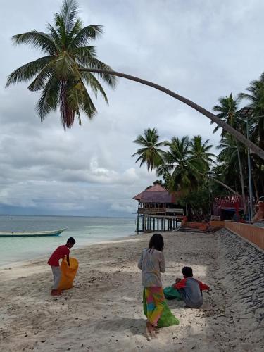 plage, Wambuliga Homestay in Waha