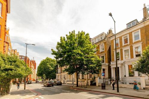 Lovely & Spacious 2 Bedr 2 Bath Earls Court - image 11