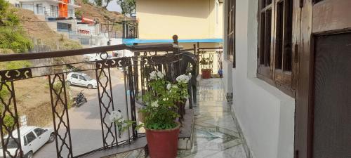 Erkély/terasz, Pure Veg Snow Crest Inn in Satovari