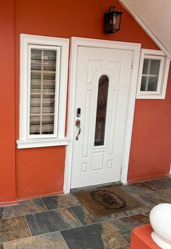 Cozy Modern 1-Bedroom Apartment - Prime Location Woodbrook in Woodbrook