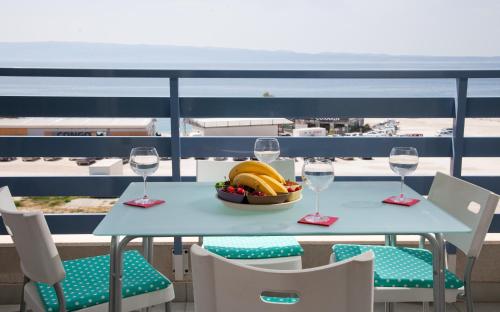luxury beach front apt with seaside view and free parking, Split (photo 3)