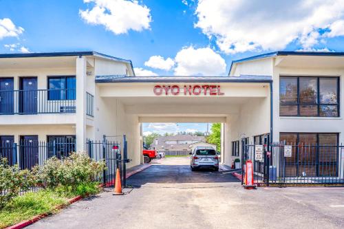 OYO Hotel Houston N Fm-1960 Champions TX in Houston, USA