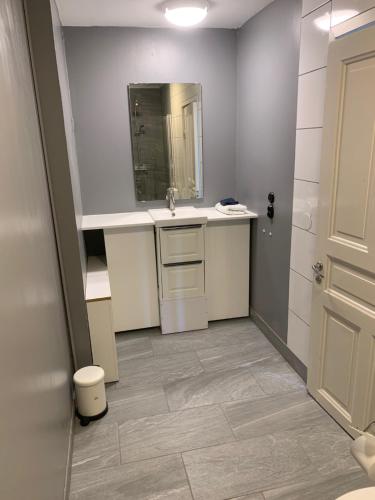 Rymlig ljus lägenhet i lugnt område nära centrum (Rymlig ljus lagenhet i lugnt omrade nara centrum) in Boras City Center