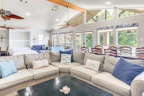 Lakefront Granbury Home with Dock, Decks and Hot Tub! in Granbury, USA