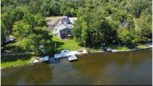 Riverview Cottage Escape