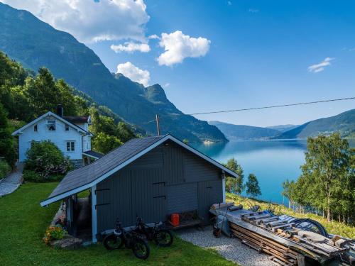 Fjord Cabin with Panoramic View & Private Balcony in Luster