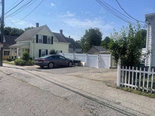 Cozy 3-Beds in 2-Bedrooms Apartment Near Quincy Adams in Quincy