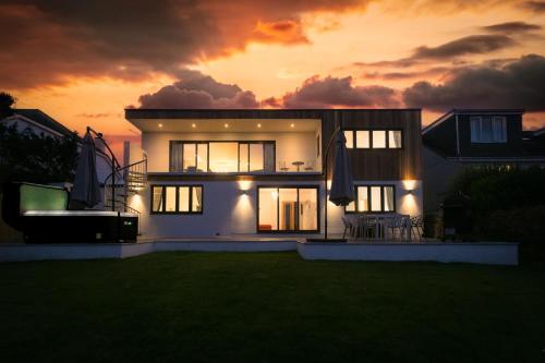 Mor Glas, Carbis Bay