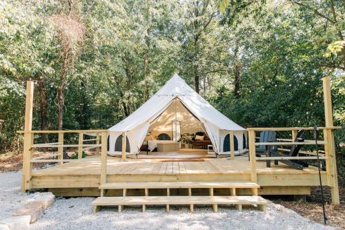 The Huckleberry Hideaway, Fredericktown