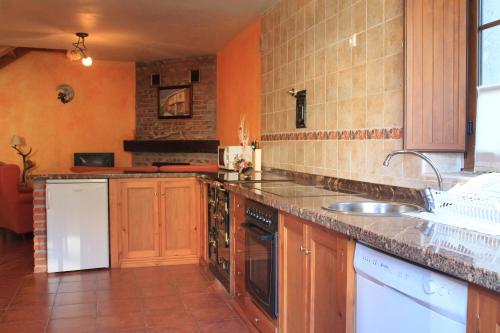 keuken, Apartamentos Los Rosales in Ponga