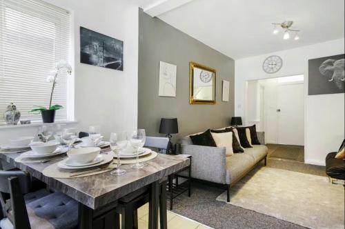 Your Brixton Escape Bright 2-Bed With Garden, London