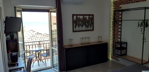 Dame – Crotone, NV