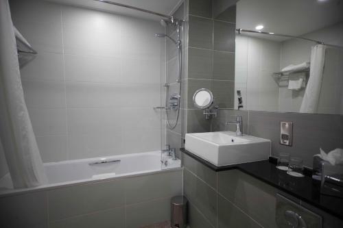 Best Western Chilworth Manor Hotel - image 13