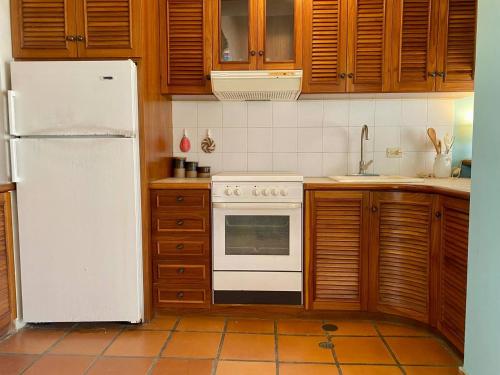Kitchen, Tu descanso a escaso pasos de la Playa in Puerto La Cruz