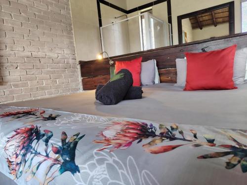 1 queen bed, 2 sofa beds